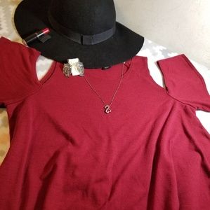 Rue 21 cold shoulder top in Crimson